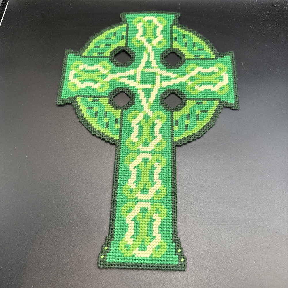 CELTIC‎ CROSS  Wall Hanging  plastic canvas  COMPLETE 12" X 18"